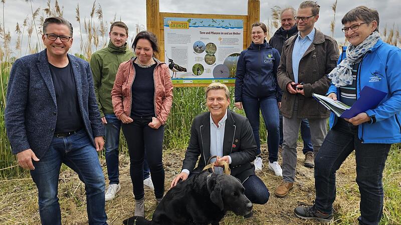 Erfolgreiche Zusammenarbeit: Karsten Fischkal, Fabian Hubert, Thomas Garthe mit seinem Hund Dr. Quincy, Elena Haberkamm, Gemeindewerke Adelsdorf, Roland Lindacher, Sebastian Klebe und Karin Klein-Schmidt.