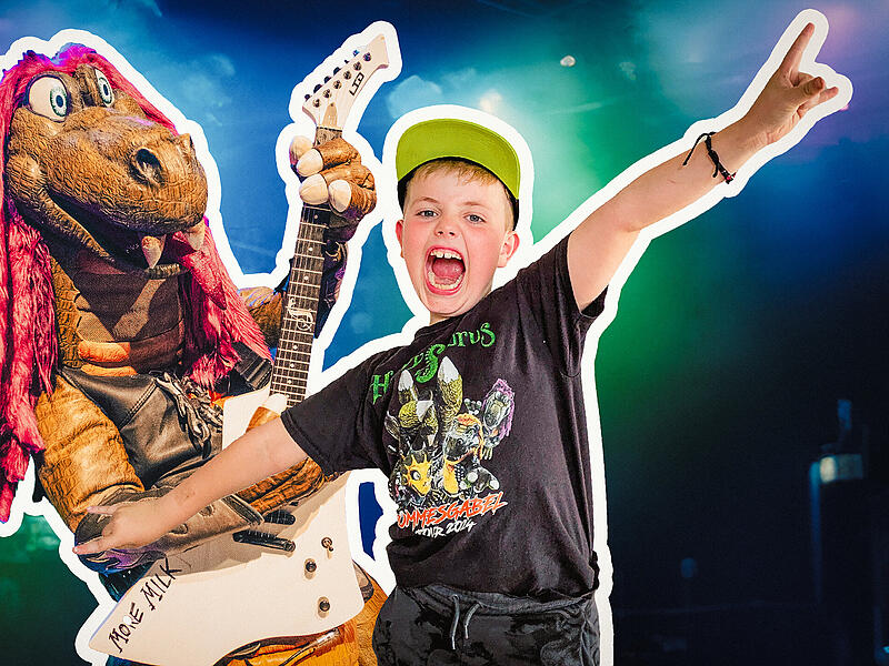 Heavysaurus in R&ouml;dental: Superfan trifft Gitarrendrachen