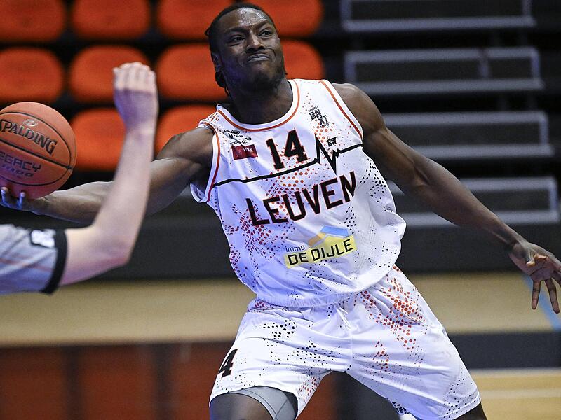 Ventil während Ausgrabung solomon young basketball Gießen Organ Heilige