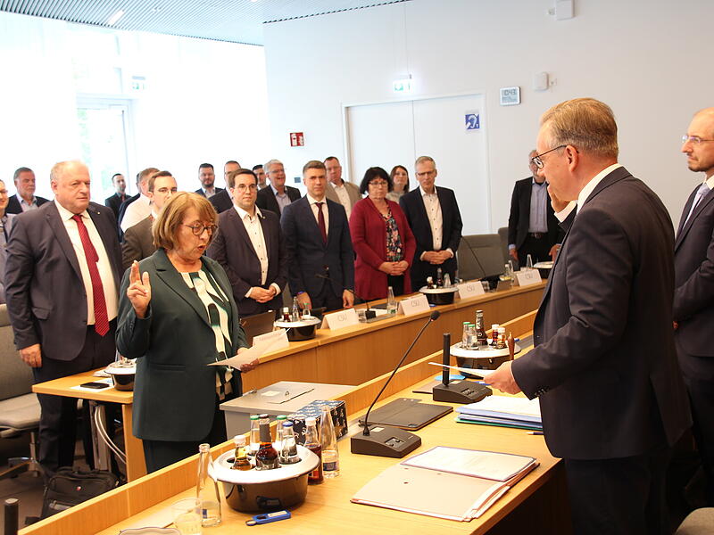 Gabriele Klausner bei der Vereidigung zur stellvertretende Landr&auml;tin.