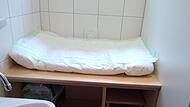 Wickeltische sind selten in M&auml;nnertoiletten zu finden. Es sind viele kleine Schwierigkeiten wie diese, auf die M&auml;nner treffen, die sich in Erziehungsverantwortung einbringen wollen.