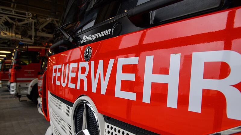 Sprinkleranlage löst in Labor aus: Feuerwehr saugt Wasser ab Sprinkleranlage löst in Labor aus: Feuerwehr saugt Wasser ab