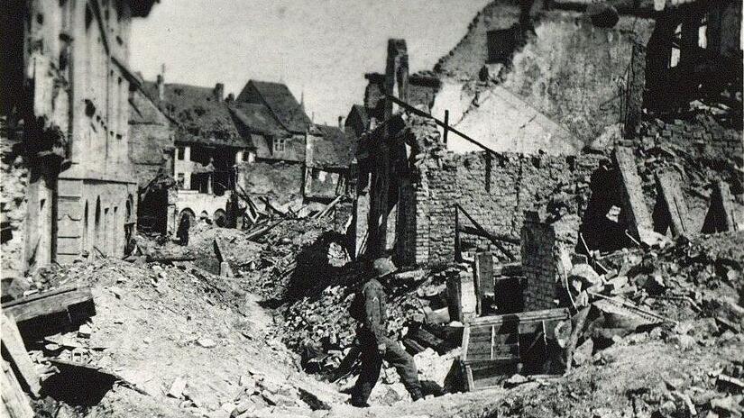 Der Luftangriff vom 23. Februar 1945 zerst&ouml;rte gro&szlig;e Teile der Stadt Kitzingen.