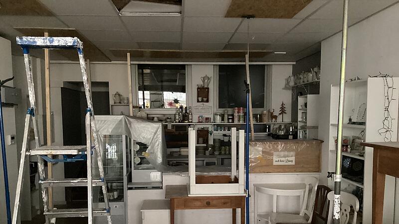 Bei Kaffeezauber in Bad Kissingen sind Deckenteile heruntergestürzt. Bei Kaffezauber in Bad Kissingen sind Deckenteile heruntergestürzt.