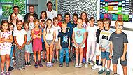 Unser Bild zeigt die Torschützenkönige des WM-Lesewettbewerbs an der Grundschule von Altenkunstadt mit dem Schulleiter Stefan Kern und der Lesebeauftragten Madlen Herold. Dieter Radziej Unser Bild zeigt die Torschützenkönige des WM-Lesewettbewerbs an der Grundschule von Altenkunstadt mit dem Schulleiter Stefan Kern und der Lesebeauftragten Madlen Herold. Dieter Radziej