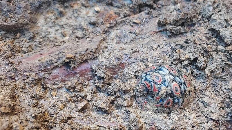 Am G&uuml;rtelgeh&auml;nge war diese Millefioriperle befestigt.