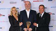Bild aus erfolgreichen Zeiten: Konzertveranstalter Dieter Semmelmann (Mitte) mit seinen Vorzeigekünstlern Roland Kaiser und Helene Fischer bei den Live Entertainment Awards 2016.