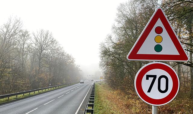 Zwischen Münnerstadt und Schwarzer Pfütze: 70 oder 100 km/h? Vor der neuen Ampel gelten 70 km/h