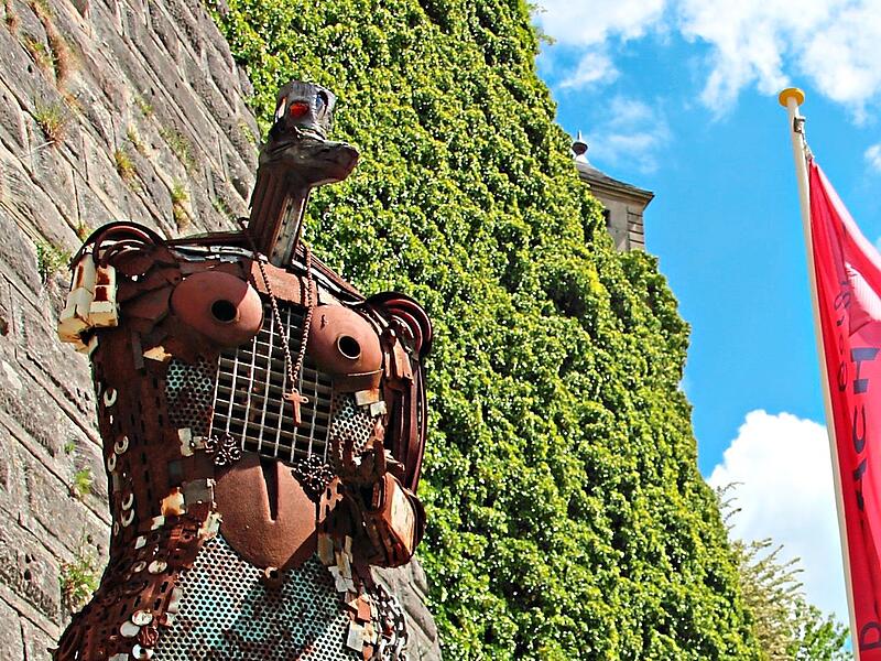 Der „Neue Wächter“ (2006) an der Festung Rosenberg. Der „Neue Wächter“ (2006) an der Festung Rosenberg.