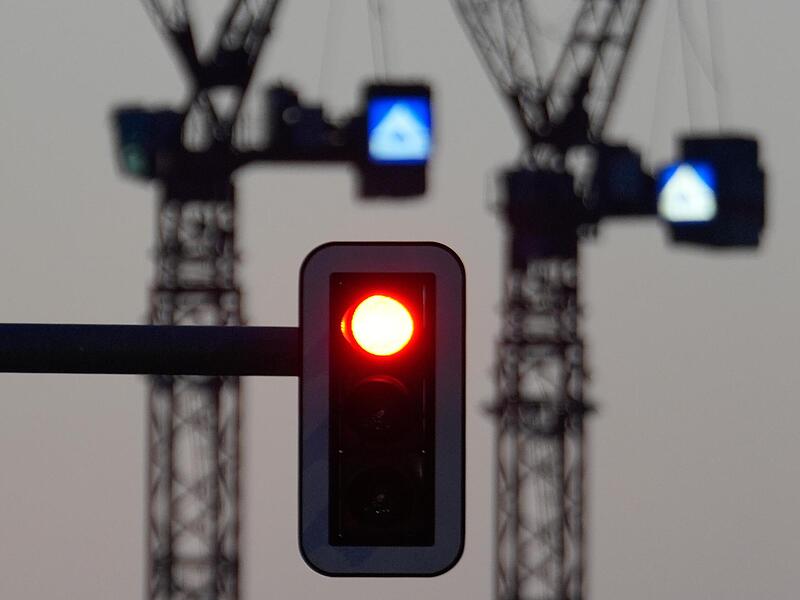 Die Senkung  der  Mineral&ouml;lsteuer ist purer Aktionismus. Sie kostet den Staat  Milliarden,  bringt wenig und ist zudem ungerecht.  Bei anderen Reformvorhaben steht die  Regierung weiter  auf der Bremse, kritisiert Gerd Schneider.
