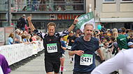 Weltkulturerbelauf Bamberg 2025: Der Zieleinlauf beim Wieland-Lauf über 10,7 Kilometer.