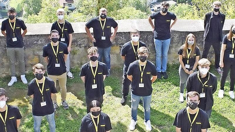 Die neuen Auszubildenden und Studierenden haben sich auf dem Schlossberg in Königsberg versammelt. Die neuen Auszubildenden und Studierenden haben sich auf dem Schlossberg in Königsberg versammelt.