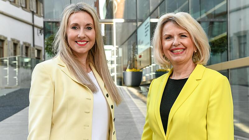 Nominierungsparteitag der Freien W&auml;hler im Historischen Rathaus in Dettelbach. Mit Staatssekret&auml;rin Anna Stolz (v.l.) und der Kitzinger Landr&auml;tin Tamara Bischof gehen die Freien W&auml;hler in die Landtags- und Bezirkstagswahlen 2023.