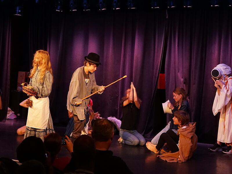 Die Kindertheatergruppe freut sich auf ihre beiden Auftritte bei der FT-Himmelswerkstatt.Strahlende Kinderaugen: Die Himmelswerkstatt des Fränkischen Tags in Forchheim lockte viele Familien und Kinder.