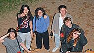 Die Band „Half Step Down“ aus Erlangen aus bewegt sich musikalisch zwischen Classic Rock, Punk und Metal – und das in bis zu sechs Sprachen. STOW301Forchheim & Fränkische Schweiz Die Band „Half Step Down“ aus Erlangen aus bewegt sich musikalisch zwischen Classic Rock, Punk und Metal – und das in bis zu sechs Sprachen. STOW301