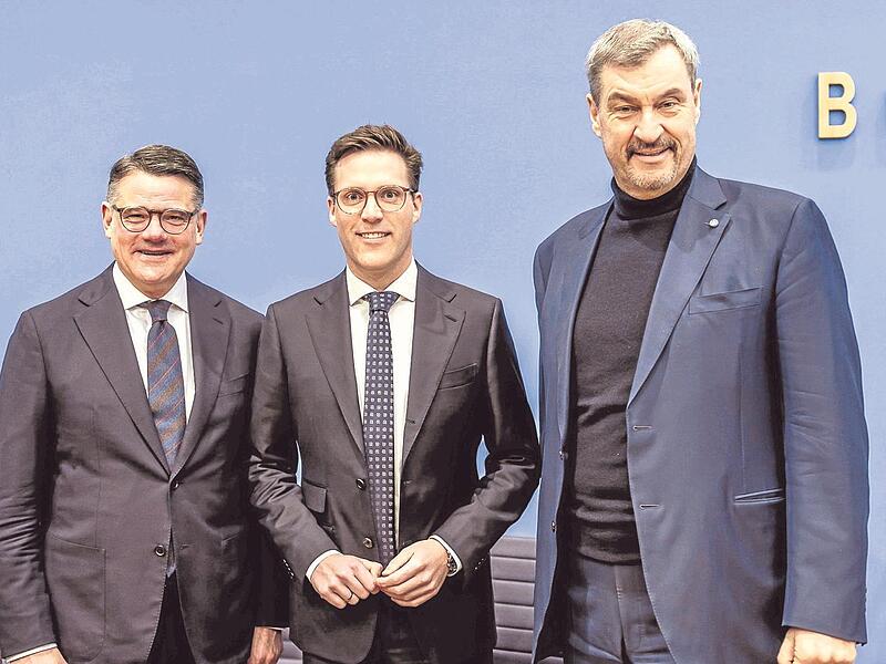 Die unionsregierten Länder Bayern und Hessen signalisieren kurz vor der Wahl in Baden-Württemberg, ein Dreier-Bündnis schmieden zu wollen. Von links: Boris Rhein, Manuel Hagel und Markus Söder. Die unionsregierten Länder Bayern und Hessen signalisieren kurz vor der Wahl in Baden-Württemberg, ein Dreier-Bündnis schmieden zu wollen. Von links: Boris Rhein, Manuel Hagel und Markus Söder.