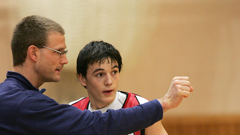 NBBL-Zeiten: Karsten Tadda im Austausch mit Trainer Christian Bischoff.