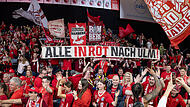 "Alle in Rot nach Ulm!" Unter diesem Motto geht es f&uuml;r etwa 200 Bamberger Fans am Samstag zum Ausw&auml;rtsspiel nach Ulm. Beim Heimspiel am Montag mischten sich auch einige Hagener Anh&auml;nger unter die Bamberger Fans.