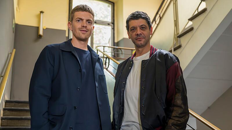 Tatort-Team Ferdinand Hofer und Carlo Ljubek am Set