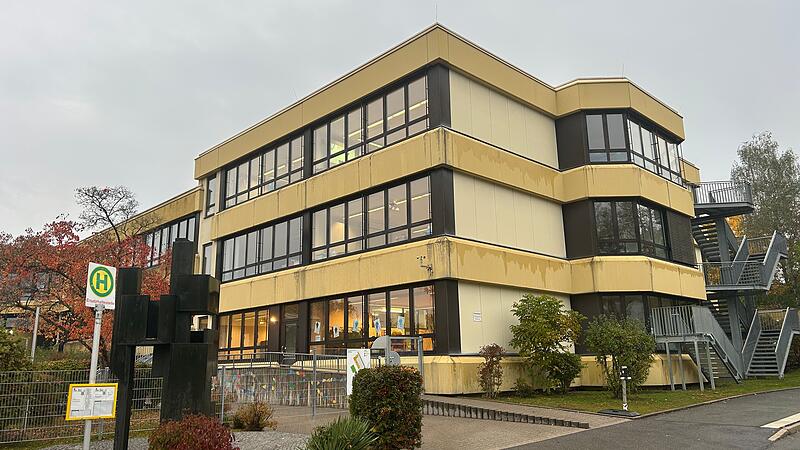 Heinrich-Schaumberger-Schule am Judenberg in Coburg Sanierungsfall Heinrich-Schaumberger-Schule: Der Coburger Stadtrat und der Kreisausschuss des Landkreises haben sich jetzt für eine Teilsanierung mit Teilneubau entschieden.