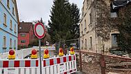 Nix geht mehr und das schon seit Weihnachten: Die Straße vor dem Haus Oberwinterbach 14 ist abgesperrt, sehr zum Unmut der Anlieger.