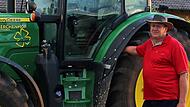 Rainer Reuß vom Lerchenhof an seinem Rapsölschlepper