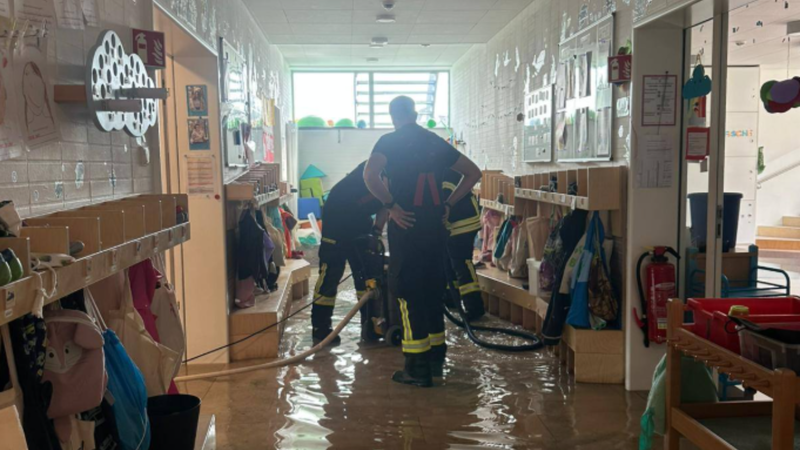 Wegen eines Wasserschadens in einer Kita in Adelsdorf gab es am Dienstag, 5. Mai, einen Feuerwehreinsatz.