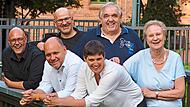 Die Musiker der Band „Mesinke“ sind Martin Glogger (Gesang, Bass), Jürgen Groß (Gesang, Akkordeon, Gitarre), Thilo Jörgl (Gesang, Gitarre, Drums), Alexander Maier (Klarinetten), Erika Spielvogel (Gesang, Percussions) und Nicole Hausmann (Gesang, G... Die Musiker der Band „Mesinke“ sind Martin Glogger (Gesang, Bass), Jürgen Groß (Gesang, Akkordeon, Gitarre), Thilo Jörgl (Gesang, Gitarre, Drums), Alexander Maier (Klarinetten), Erika Spielvogel (Gesang, Percussions) und Nicole Hausmann (Gesang, G...