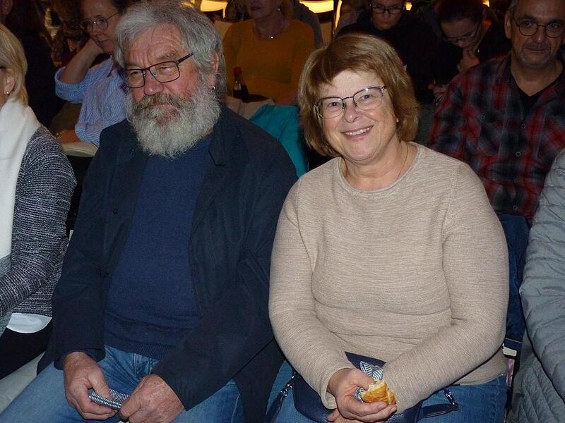 Hans und Heidi Singer aus Lonnerstadt kennen Gulp schom vom „Brandner Kasper“, bei dem dieser den Tod verkörperte. Hans und Heidi Singer aus Lonnerstadt kennen Gulp schom vom „Brandner Kasper“, bei dem dieser den Tod verkörperte.