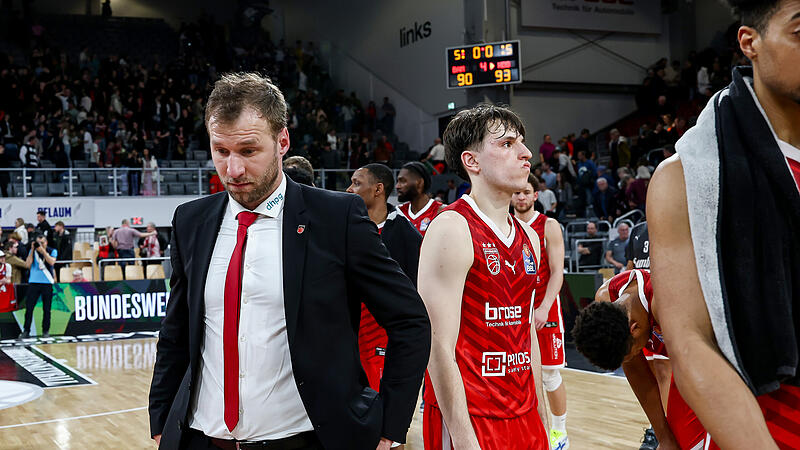 Ernüchterung bei Baskets-Coach Anton Gavel (links) und Aufbauspieler Adrian Pekovic nach der Partie.