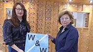Lydia Baier und Inge Wei&szlig; im Gesch&auml;ft in Herzogenaurach