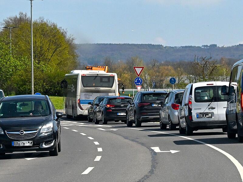 Es ist immer was los auf Forchheims Landkreisstra&szlig;en: Zehntausende Menschen pendeln t&auml;glich von oder zu ihrer Arbeitsst&auml;tte durch die 29 Landkreisgemeinden. Nun gibt es neue Zahlen.