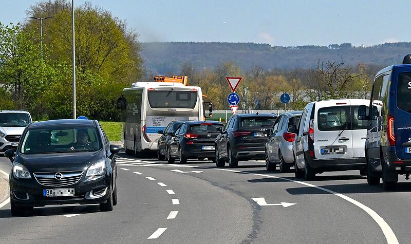Es ist immer was los auf Forchheims Landkreisstra&szlig;en: Zehntausende Menschen pendeln t&auml;glich von oder zu ihrer Arbeitsst&auml;tte durch die 29 Landkreisgemeinden. Nun gibt es neue Zahlen.