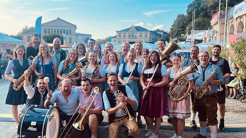 Bald vollj&auml;hrig: Die Original Prinz Albert Blasmusik (OPA) wird 15 Jahre alt.