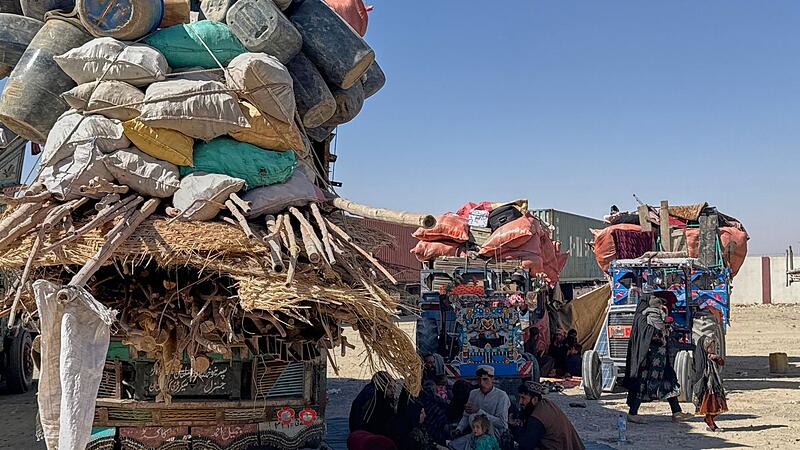 Afghanische Flüchtlinge an der pakistanischen Grenze