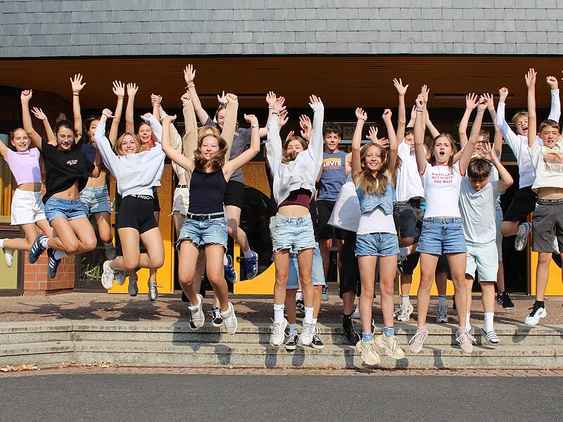 Endlich Sommerferien: Am Franz-Miltenberger-Gymnasium in Bad Brückenau freut sich die Klasse 7b auf die freie Zeit. Endlich Sommerferien: Am Franz-Miltenberger-Gymnasium in Bad Brückenau freut sich die Klasse 7b auf die freie Zeit.