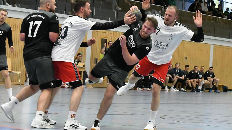 Kai Kunzmann (am Ball) war beim 34:24-Heimsieg der MSG N&uuml;dlingen/M&uuml;nnerstadt gegen Partenstein mit sieben Treffern kaum in den Griff zu bekommen, auch nicht von zwei Gegenspielern.