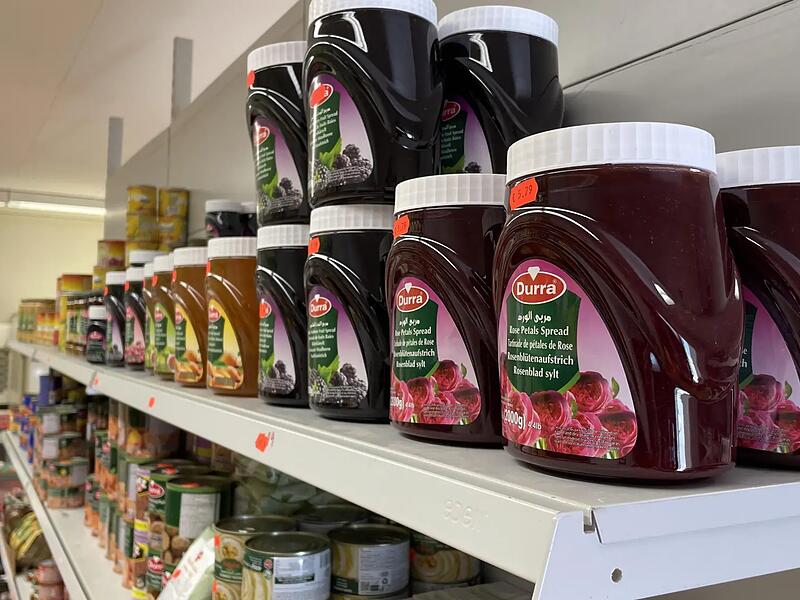Exotische Aufstriche wie Rosenbl&uuml;tenmarmelade geh&ouml;ren zum Sortiment.
