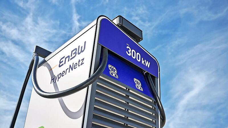 Diese Schnellladestation hat 300 kW Ladeleistung. Diese Schnellladestation hat 300 kW Ladeleistung.