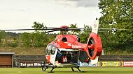 Der verletzte Spieler des FC Lichtenfels musste mit dem Rettungshubschrauber abtransportiert werden. Der verletzte Spieler des FC Lichtenfels musste mit dem Rettungshubschrauber abtransportiert werden.