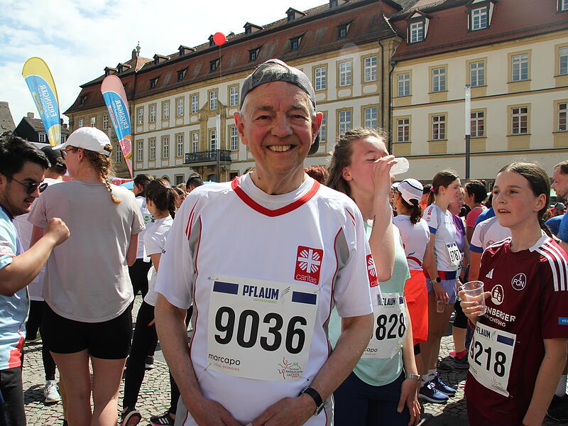Den emeritierten Erzbischof Ludwig Schick brachten die 4,4 Kilometer kaum aus der Puste. Den emeritierten Erzbischof Ludwig Schick brachten die 4,4 Kilometer kaum aus der Puste.