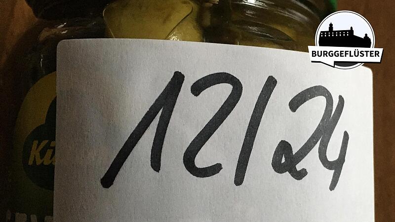 Das Mindesthaltbarkeitsdatum un&uuml;bersehbar auf dem Glas &ndash; zun&auml;chst aber muss man den Aufdruck erst einmal finden.