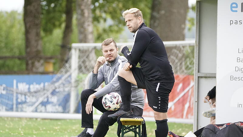 Ebersdorf-Trainer Jakob Engelmann spielte gegen Mönchröden II und Kemmern notgedrungen selbst für einige Minuten. Ebersdorf-Trainer Jakob Engelmann spielte gegen Mönchröden II und Kemmern notgedrungen selbst für einige Minuten.