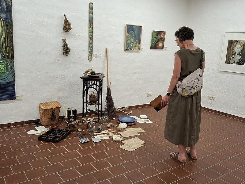 Vernissage Ausstellung Form und Farbe auf Giechburg