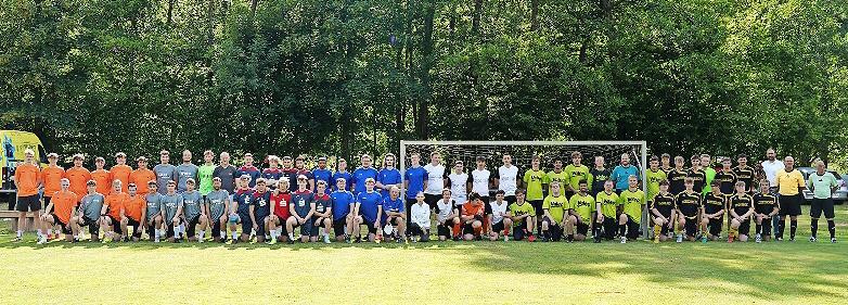 Die Teams beim Azubi-Cup in Krum.