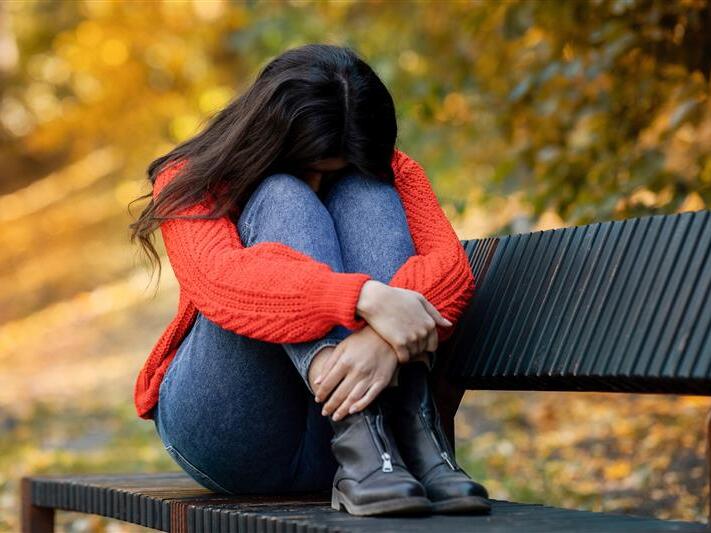Depression kann einen Menschen ganz und gar gefangen nehmen. Doch es gibt Wege aus der Trauer wieder herauszukommen. Depression kann einen Menschen ganz und gar gefangen nehmen. Doch es gibt Wege aus der Trauer wieder herauszukommen.
