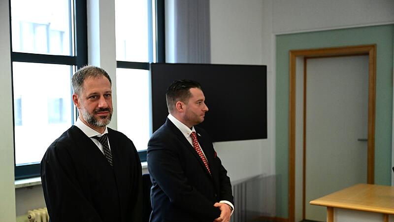 Rechtsanwalt Michael Baitinger und der Angeklagte David Bendels