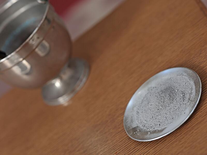 Auflegen des Aschekreuzes im Kloster Huysburg Dingelstedt