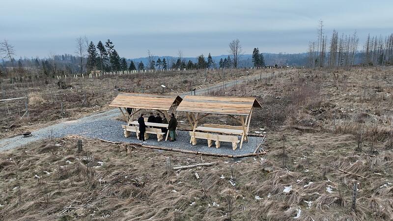 Die neuen Schutzhütten am Wiederbewaldungsparcours laden zum Verweilen ein.