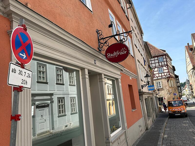 Die Steingasse in Coburg ist jetzt zwischen der R&uuml;ckertstra&szlig;e und der Kirchgasse ein verkehrsberuhigter Bereich.